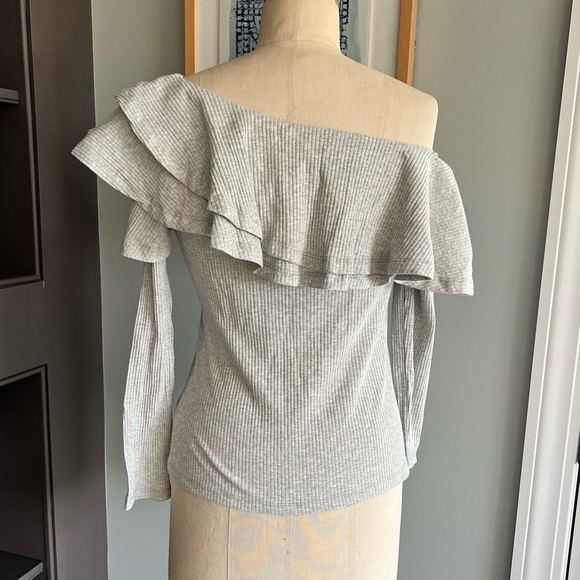 SOLD October bee Love off the shoulder too. Last One🔥 - Picture 4 of 5